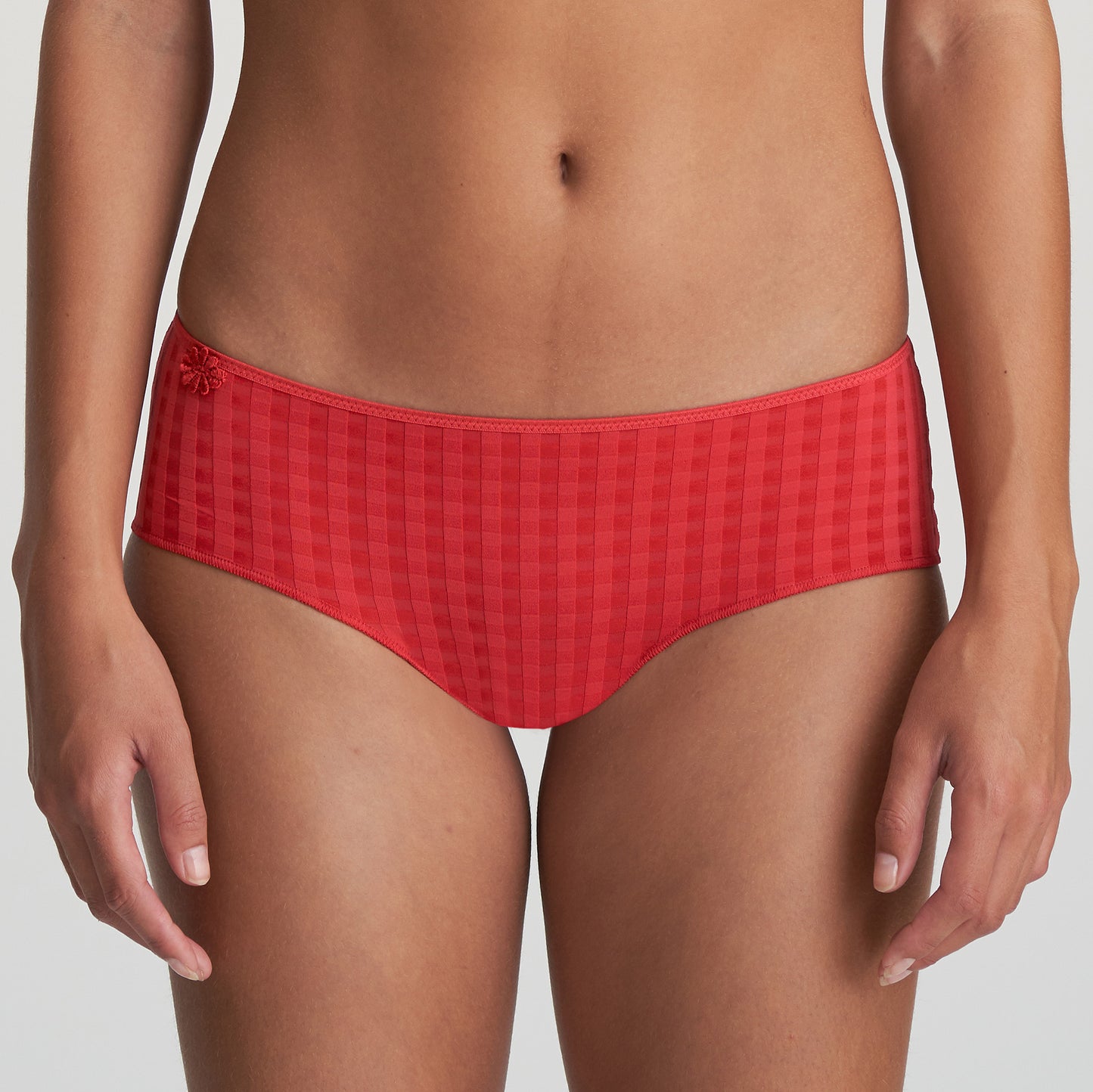 AVERO Short (Scarlet) Rotton